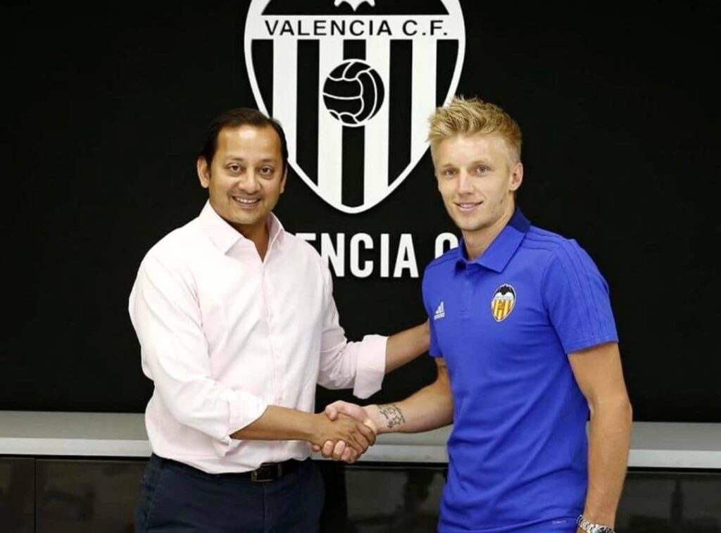 Daniel Wass joined Valencia