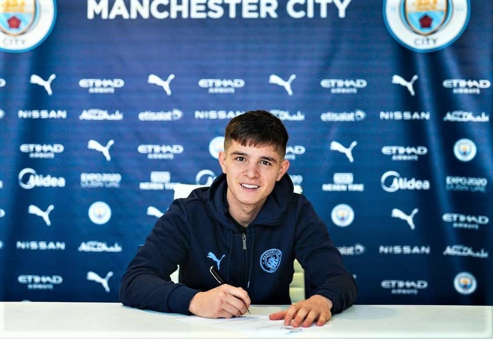 James McAtee signing contract with Man City